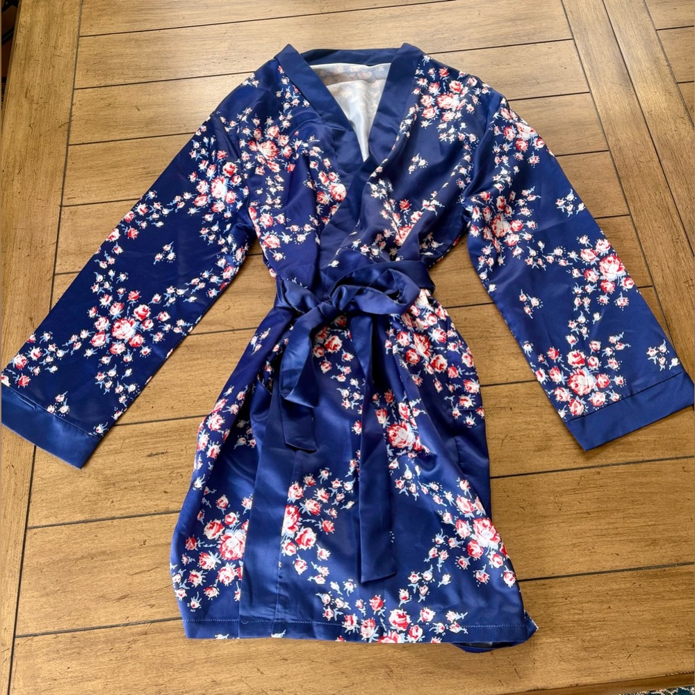 NWOT Morgan Lane X Fab Fit Fun Floral Satin Kimono Robe, Size Small/Medium